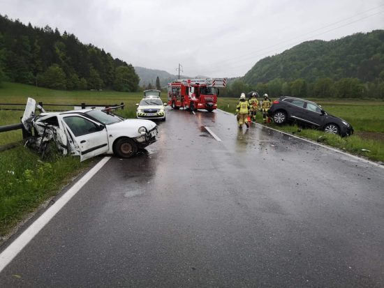 FOTO: Prizor iz naše regionalne ceste, ki vam bo vzel sapo! Vozilo je preklalo