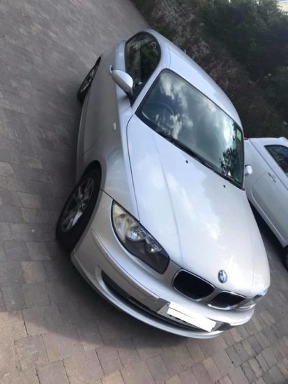 Ženski v križišču nedaleč od nakupovalnega središča BTC grozil z nožem in ji ukradel BMW