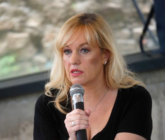 Voditeljica prosi za pomoč, spregovorila o gnojnih turih v predelu spolovil in zadnjice