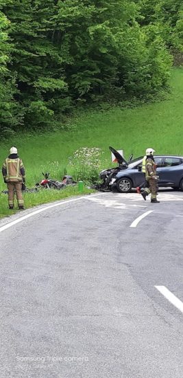 FOTO: V ovinku zaradi neprilagojene hitrosti izgubil oblast nad motorjem in umrl