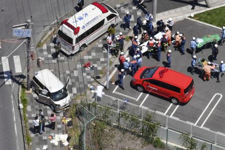 Z avtomobilom v gručo malčkov! Voznica ubila dva dvoletnika, 11 otrok poškodovanih