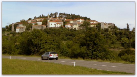 Dramatično popoldne v slovenskem turističnem biseru: Uhajal plin, prebivalci so morali zapirati okna