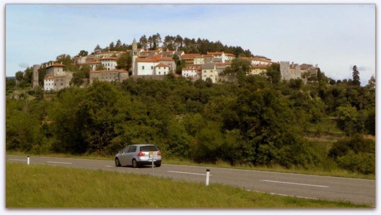 Dramatično popoldne v slovenskem turističnem biseru: Uhajal plin, prebivalci so morali zapirati okna