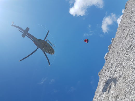 Dramatično jutro v Tamarju, padel alpinist