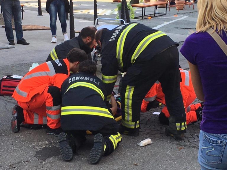 Drama v centru Ljubljane: Mladostnica padla skozi svetlobni jašek v globino