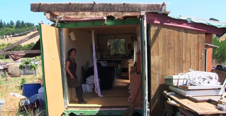 Mama z otroci živi v kontejnerju! A ob pogledu na notranjost, boste ostali brez besed