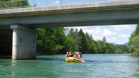 Usodna vožnja z raftom, 34-letnica, ki jo je odnesel tok, je umrla