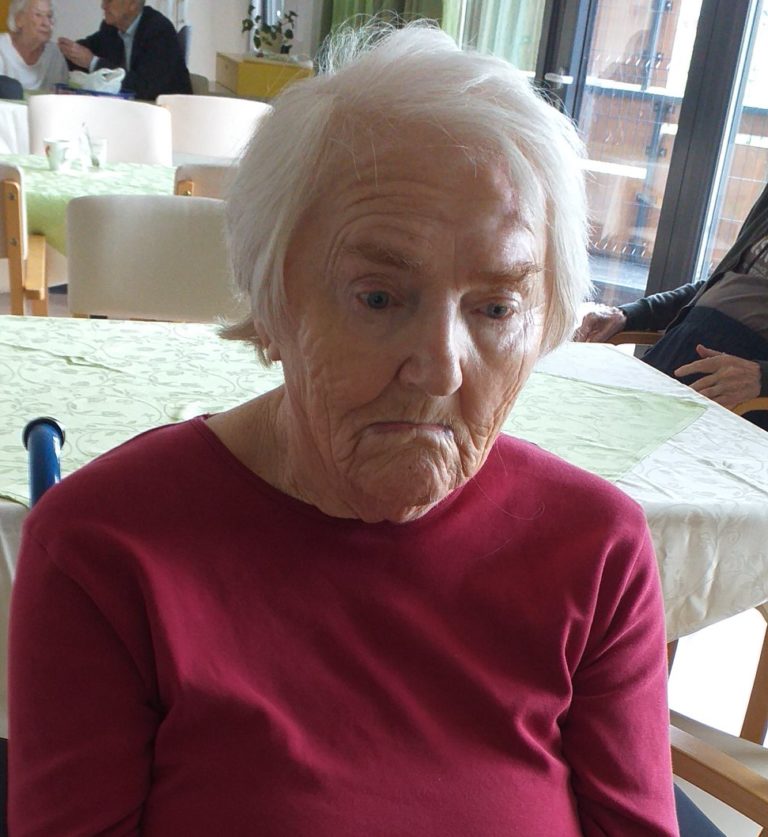 Grozljivka v domu za ostarele: “Kam sta jo odvlekli, ne vem. Od nje se nisem mogla niti posloviti”