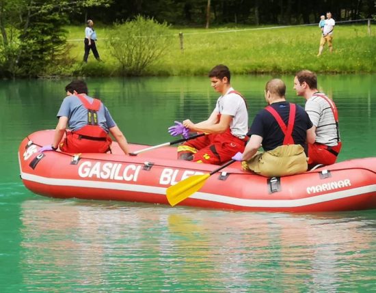 Na Savi se je prevrnil čoln z osmimi potniki, eno osebo je tok odnesel