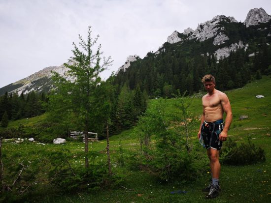 FOTO: Težko je verjeti, da tale mladenič potrebuje šov Ljubezen po domače, da bo dobil dekle