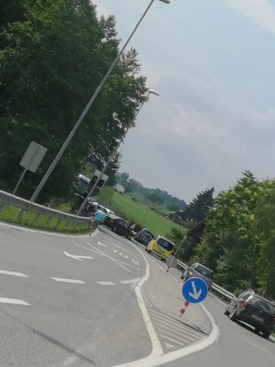 FOTO: Tako je popoldne trčilo več vozil, očividka: “ful hudo ?”