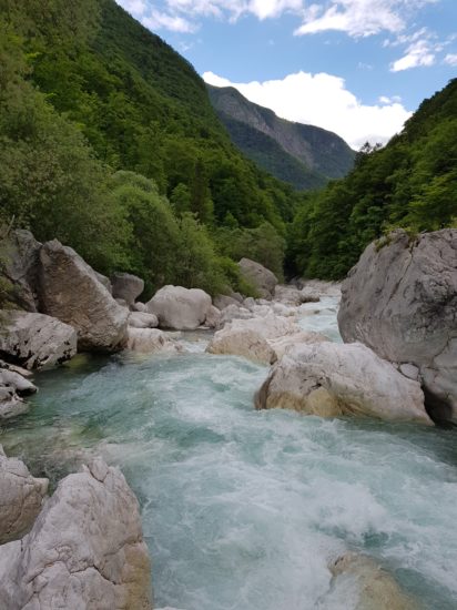 Usoden skok v Sočo, težko dostopen kraj oteževal intervencijo