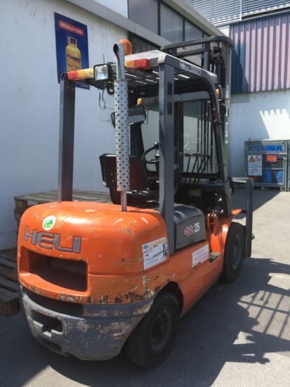 Občanko zjutraj zbil viličar