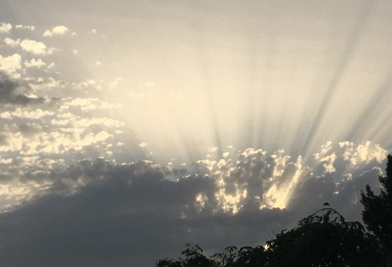 Nov vročinski val? Pri Arsu so v napoved zapisali “k nam doteka razmeroma suh in postopno spet toplejši zrak”