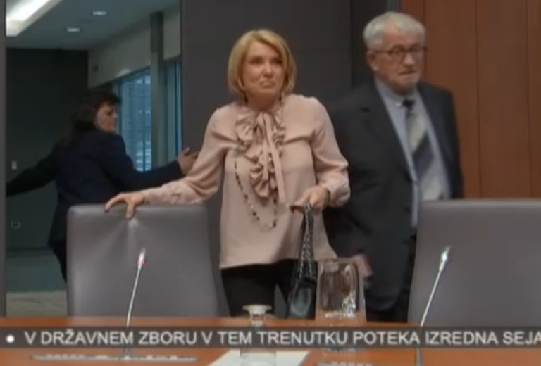 Menedžerjem spodrsnilo na kreditu razvpite Pahor-Čeferinove dame: So po teh Počivalškovih besedah v zraku problemi za obsojenega Narata?
