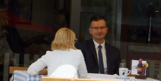 Afera Šarčev vikend izlet z blondinko, ki ni njegova žena: Tu so pojasnila, omenjajo tudi družino
