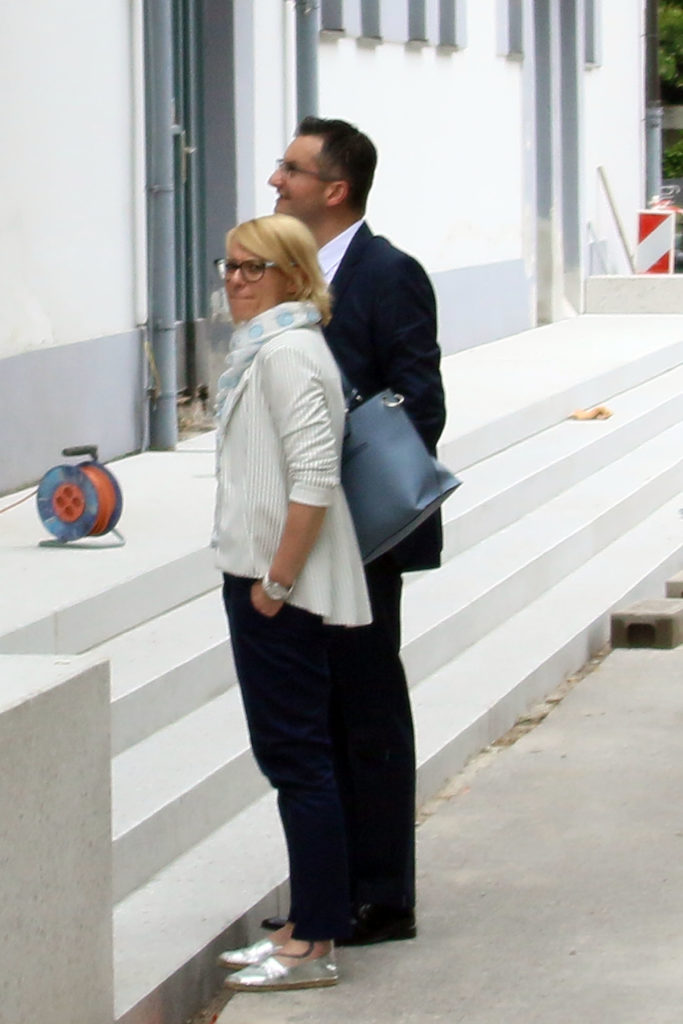 FOTO: Bo ona ključna v vladi Marjana Šarca? Skupaj sta že dolgo, ni njegova žena, Kamničani pravijo: “Brez nje je izgubljen”