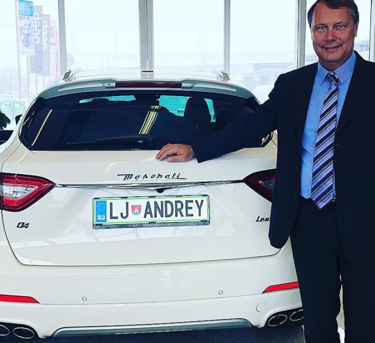 FOTO: Tako se k jeklenim strastem nastavlja prijatelj Katarine Kresal in Mira Senice, ki naj bi bil v igri za Telekom