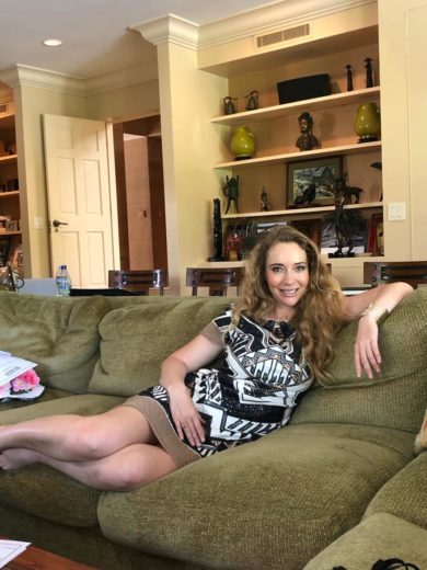 FOTO: Savina razkrila trebušček in mu namenila besede: “Moj tempelj ljubezni.?????”