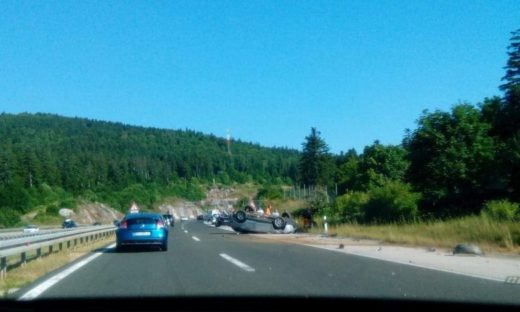FOTO: Grozljiv prizor na avtocesti A1! 19 kilometrska kolona, umrla ena oseba
