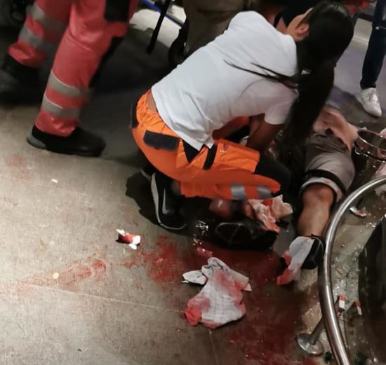 FOTO: Krvava noč v hrvaškem mestu, kjer radi dopustujejo Slovenci! Z nožem jih je pred kafičem