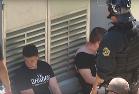 VIDEO: Šokantni posnetki! To je obračun med slovenskimi policisti in hrvaškimi huligani