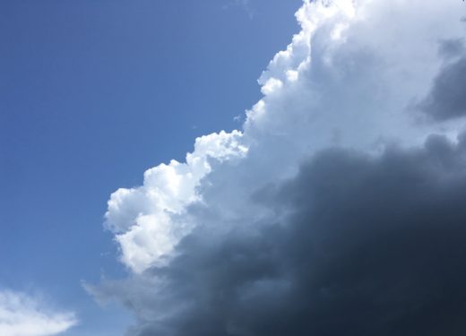 Danes prve plohe in nevihte, jutri še hladneje