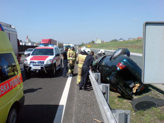 Tokrat počilo na dolenjski avtocesti: hud nalet, pet so jih odpeljali