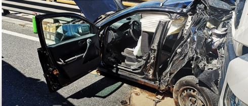 FOTO: Policija razkriva, zakaj je v avtomobil, v katerem je bila mamica z dojenčkom, trčil tovornjak!