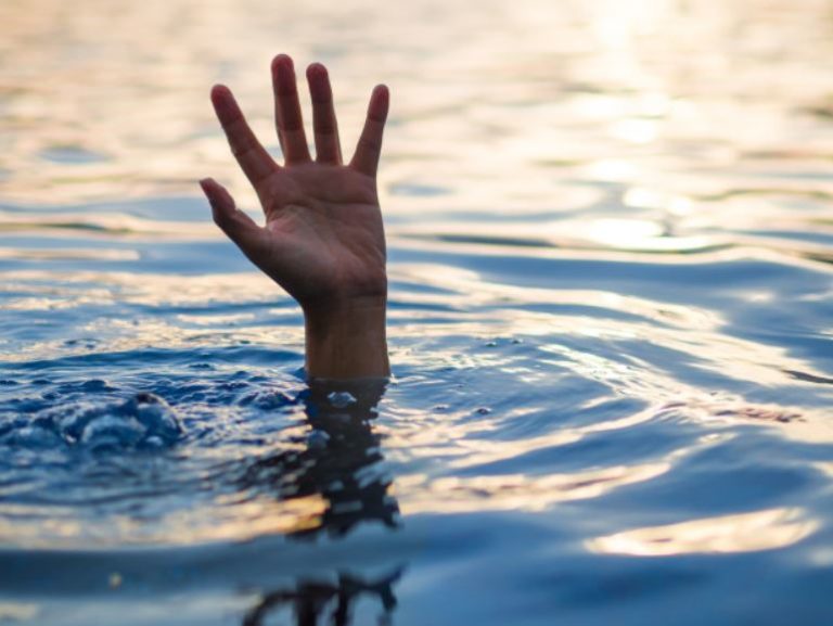 Mala Helena utonila v domače bazenu: Kmalu bi praznovali njen četrti rojstni dan