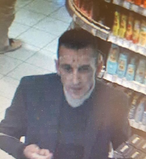Prepoznate moškega na fotografiji? Takoj pokličite policijo