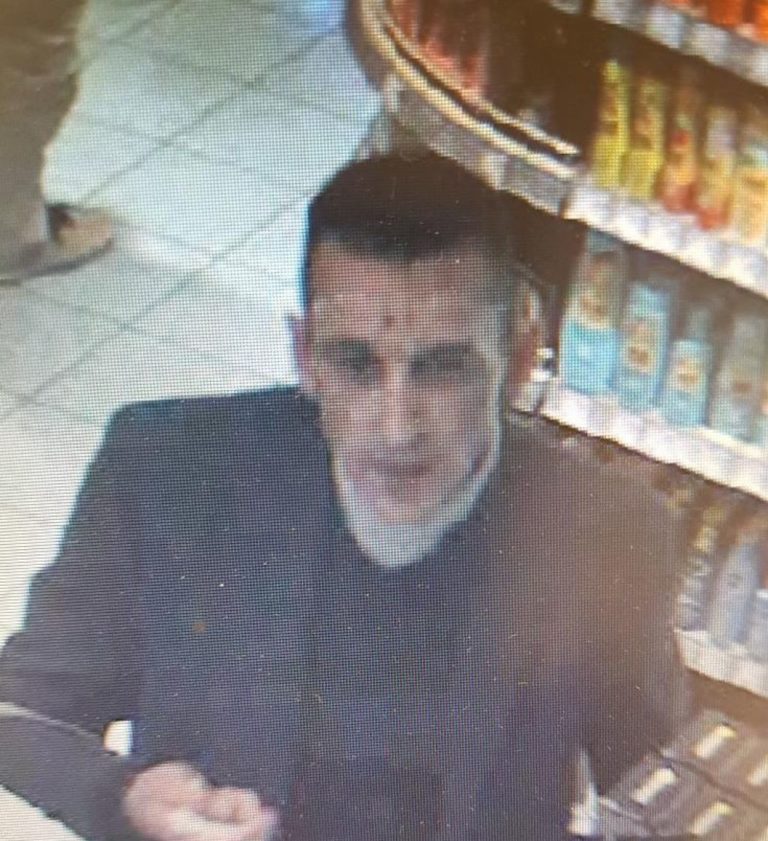 Prepoznate moškega na fotografiji? Takoj pokličite policijo