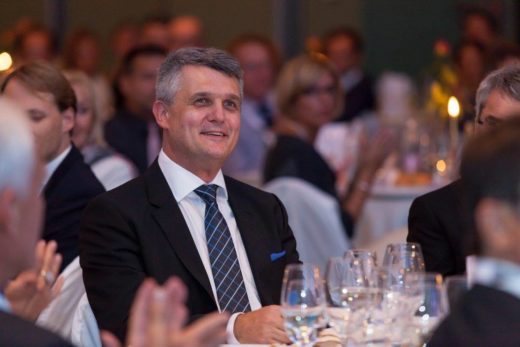 Favorit za predsednika uprave Telekoma ima delež v podjetju, za katerega je KPK uvaljavila omejitev poslovanja z ministrstvom za finance