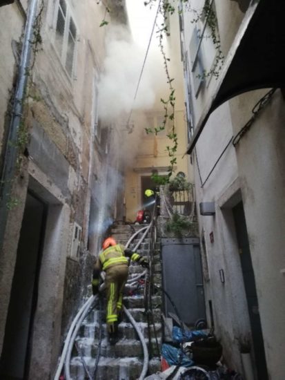 FOTO: To so prizori iz stanovanjske hiše v Piranu, štiri osebe v bolnišnici