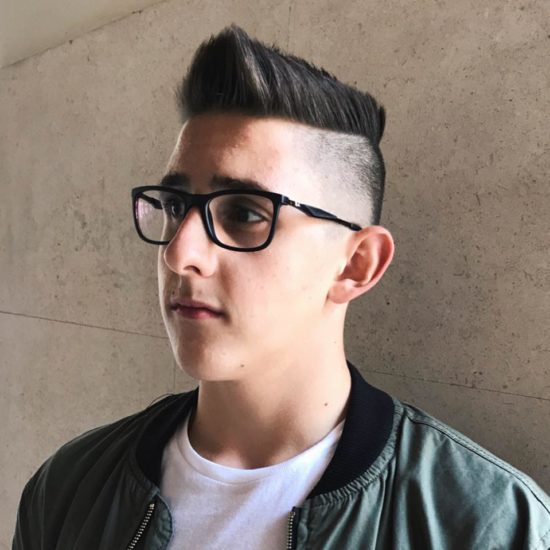 Aljaž (19) trčil v drevo, ostal ukleščen v vozilu ter umrl na kraju nesreče