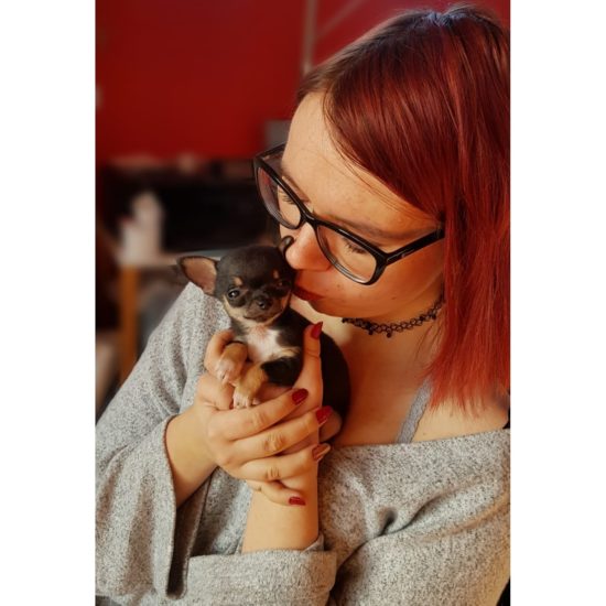 Kaja (20) ponuja službo: “Edini pogoj je dvigovanje cca 55kg in dobra volja. ?”