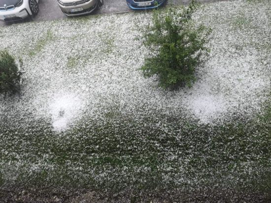 VIDEO: Po Sloveniji siloviti nalivi, klesti toča