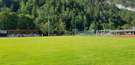 Oseba zjutraj na stadionu izgubila zavest