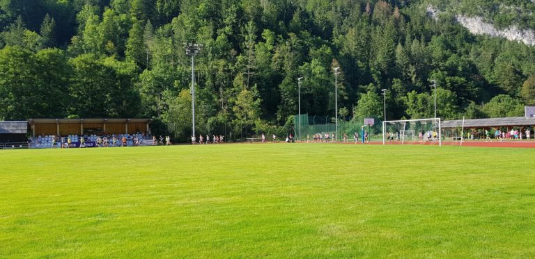 Oseba zjutraj na stadionu izgubila zavest