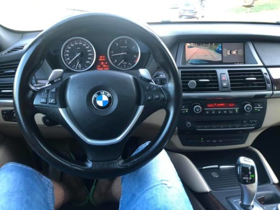 Na praznik ostal brez BMW X6