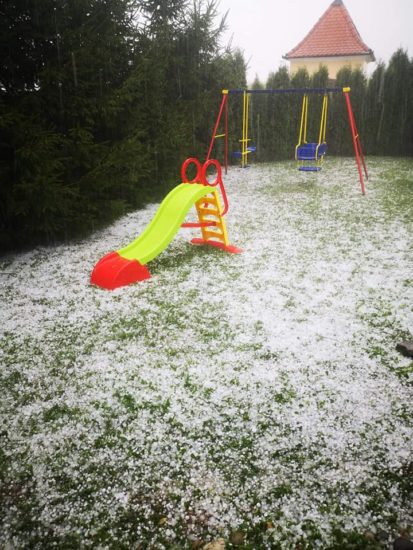 Za skoraj polovico Slovenije prižgana najvišja stopnja alarma za točo