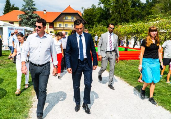 Branko Kralj iz LMŠ, ki se je za vnuka Edvarda Kardelja, počutil kot država, danes na polno švica – ima pa tudi firmo, ki se ukvarja s savnami