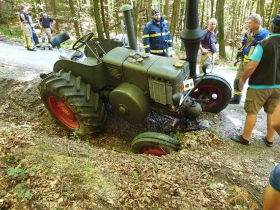 FOTO: To so posledice prometne nesreče, skupil jo je traktorist