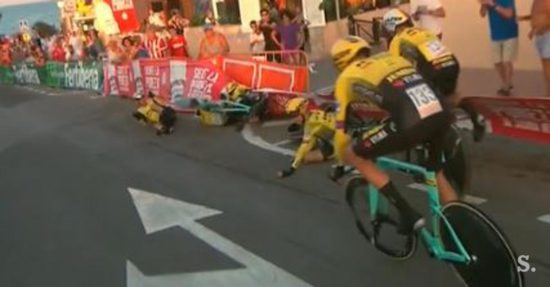 FOTO: Več kot bizarno! Razkrito, zakaj je naš šampion Roglič grdo padel na dirki po Španiji