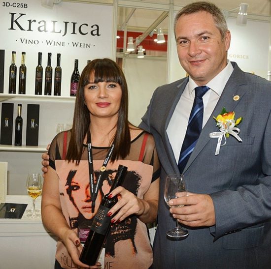 FOTO: Pri tihotapljenju čez mejo ujelo vinsko kraljico! Večkrat je bila videna z Židanom