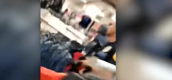 VIDEO: Masaker v priljubljenem trgovskem centru: Ubitih najmanj 20 ljudi, 26 poškodovanih, moril 21-letnik