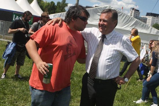 Razkrivamo nepridiprava iz Jankovićevega holdinga: Podpisuje se z dr., pa se ne bi smel