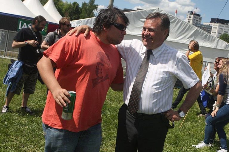 Razkrivamo nepridiprava iz Jankovićevega holdinga: Podpisuje se z dr., pa se ne bi smel