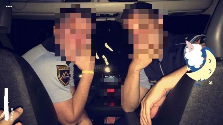 Pijana najstnica vozila policiste, vodja patrulje sedaj toži državo