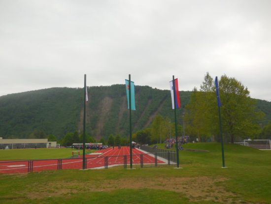 Otrok se je na poligonu hudo poškodoval